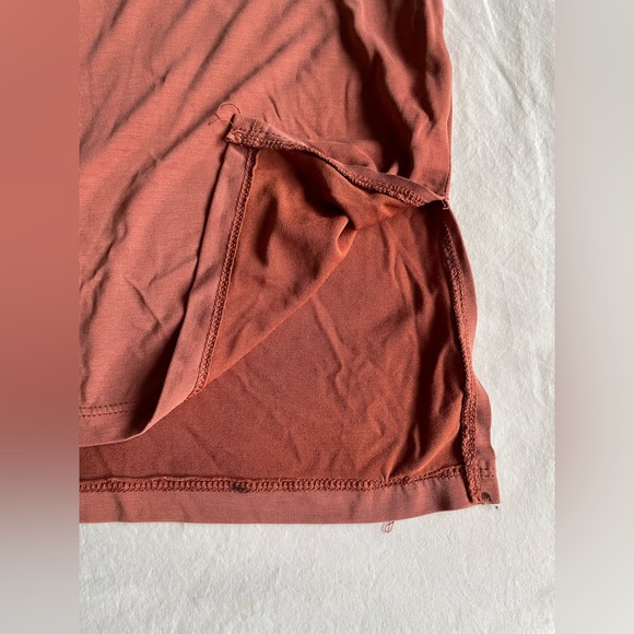 Copper colored t-shirt, jiggly fabric - Picture 5 of 13